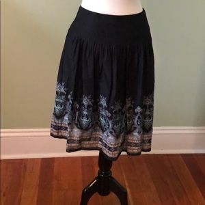 Cute black pleated skirt with print.
